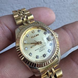 Vtg Elgin Ladies date Gold Quartz Watch 🔥